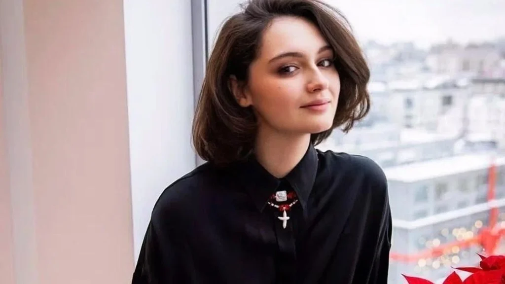 Young Love and Independence: Why Maria Konchalovskaya Got Married at 19 4 680676c5a76cb2eb0044d028 1900x