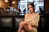 zoë kravitz slams friends as “outdated” — fans fire back