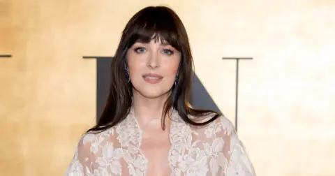 Dakota Johnson Sparks Romance Rumors with Machine Gun Kelly 4 dakota johnson