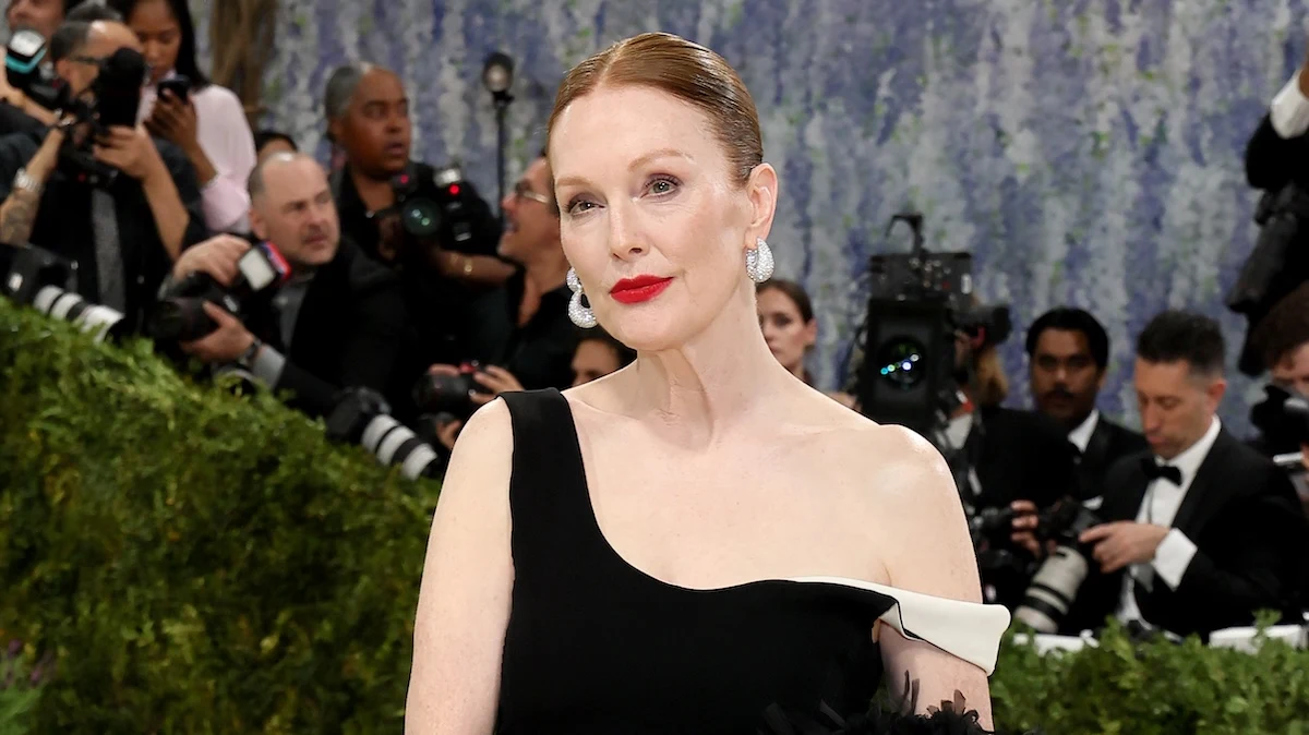 Julianne Moore Pays Tribute to Gloria Steinem After Her Death 6 julianne moore tribute